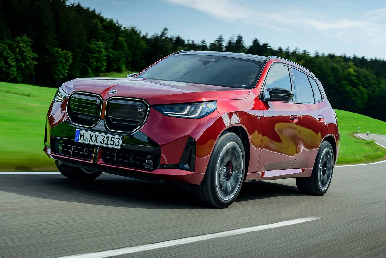 69936545c9f71_26 BMW X3_Moving Road